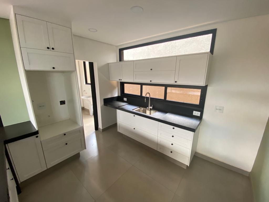 Casa de Condomínio à venda com 3 quartos, 235m² - Foto 4