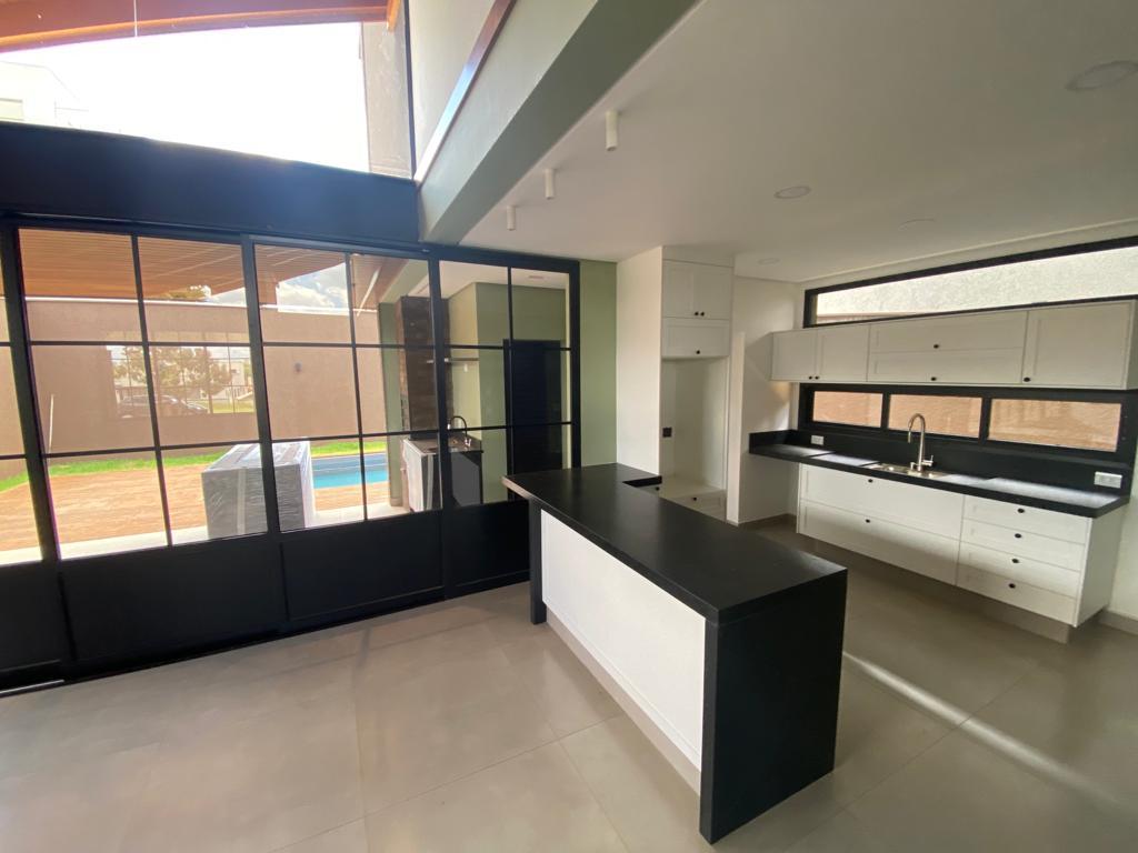 Casa de Condomínio à venda com 3 quartos, 235m² - Foto 13