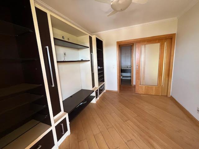 Apartamento à venda com 4 quartos, 170m² - Foto 4