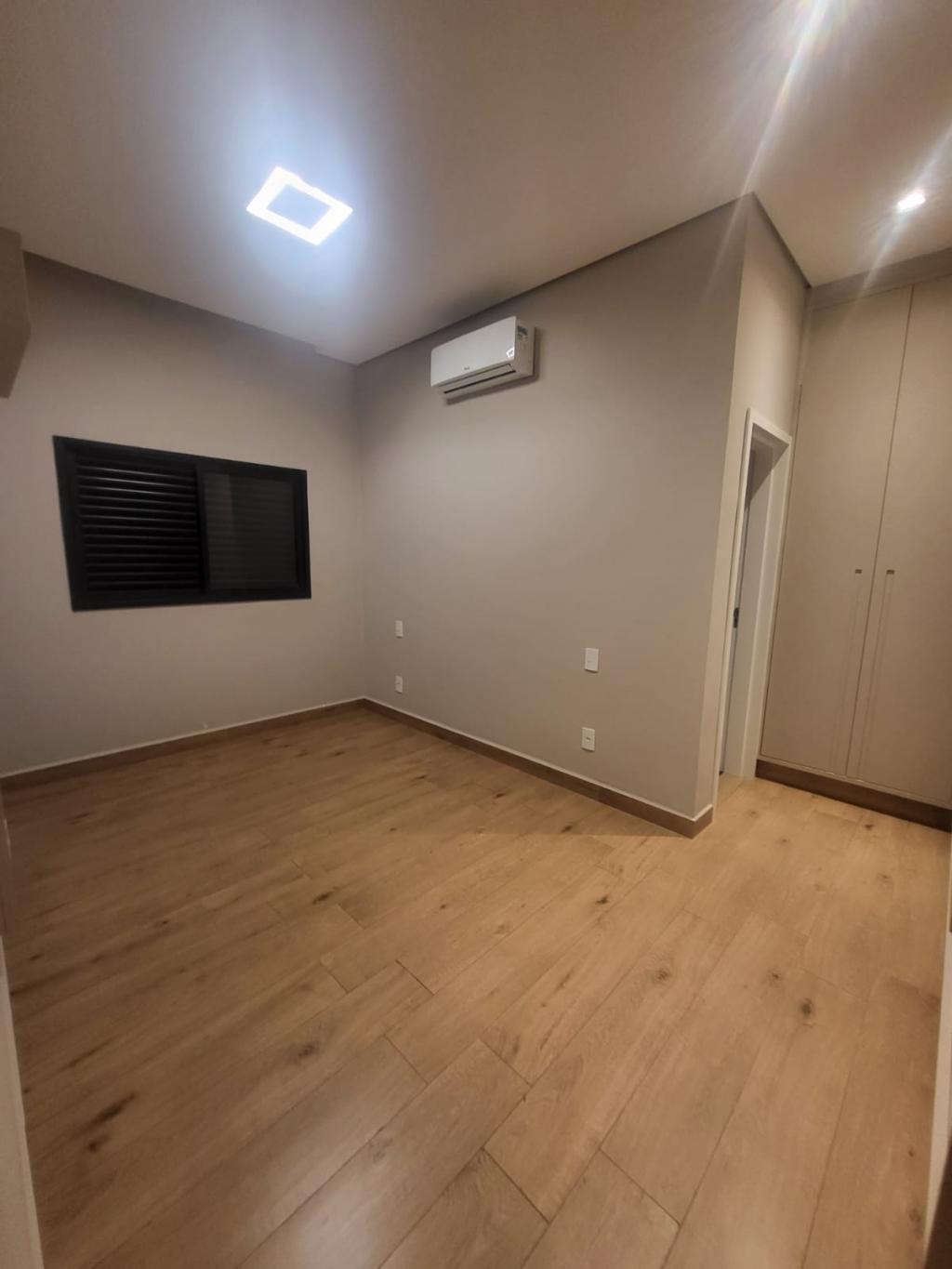 Casa de Condomínio à venda com 3 quartos, 230m² - Foto 2