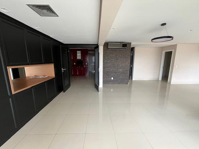 Apartamento à venda com 3 quartos, 200m² - Foto 5