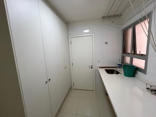 Apartamento à venda com 3 quartos, 200m² - Foto 6