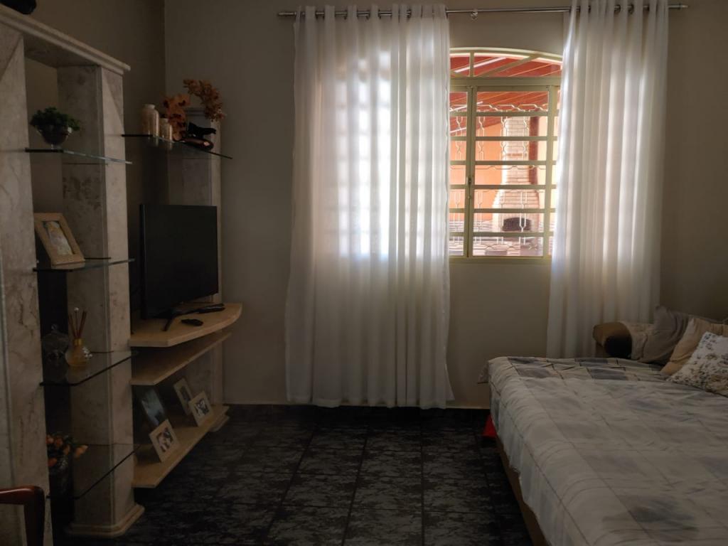 Casa à venda com 2 quartos, 197m² - Foto 2