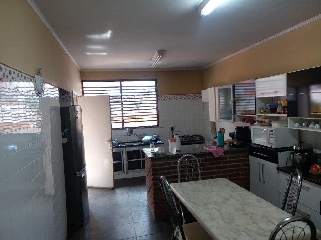 Casa à venda com 3 quartos, 350m² - Foto 2