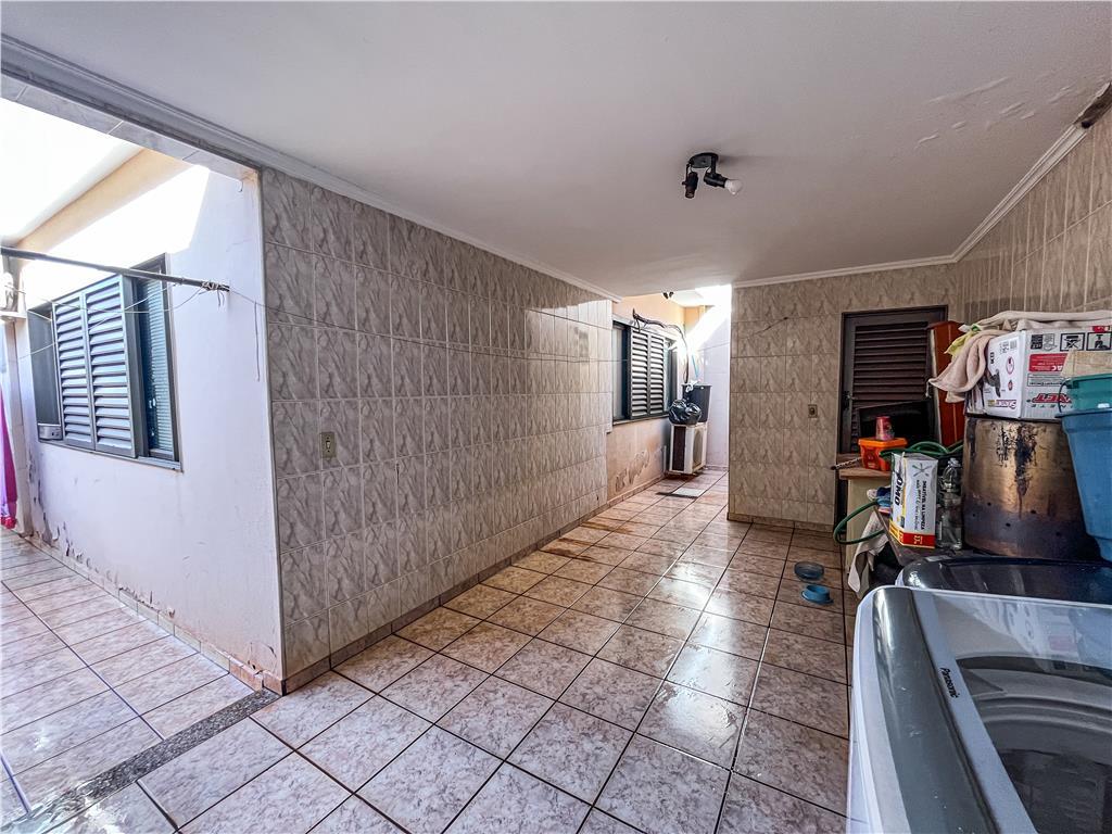 Casa à venda com 2 quartos, 180m² - Foto 3