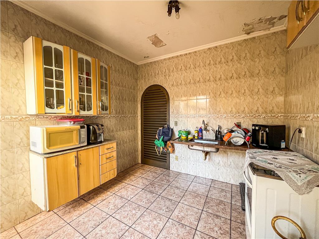 Casa à venda com 2 quartos, 180m² - Foto 6