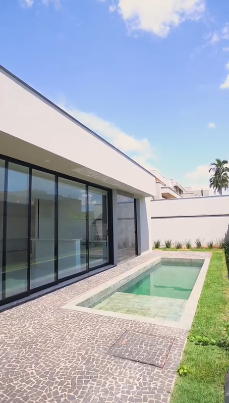 Casa de Condomínio à venda com 3 quartos, 273m² - Foto 1