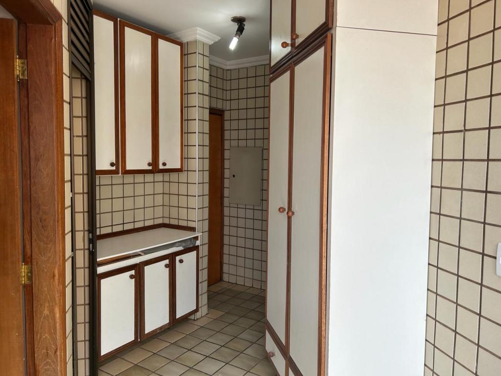 Apartamento à venda com 3 quartos, 159m² - Foto 5