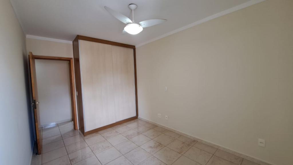 Apartamento à venda com 4 quartos, 162m² - Foto 2