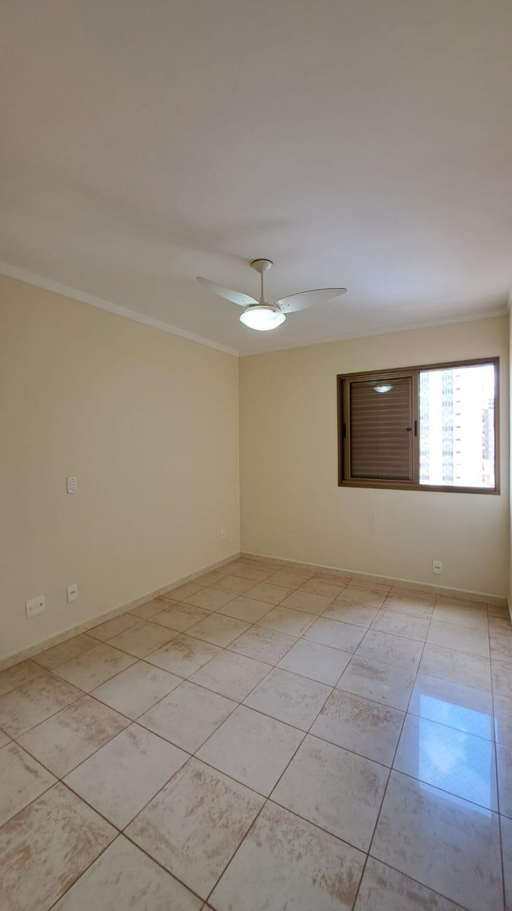 Apartamento à venda com 4 quartos, 162m² - Foto 3