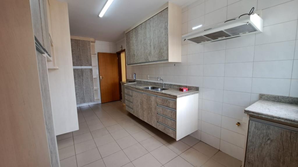 Apartamento à venda com 4 quartos, 162m² - Foto 7