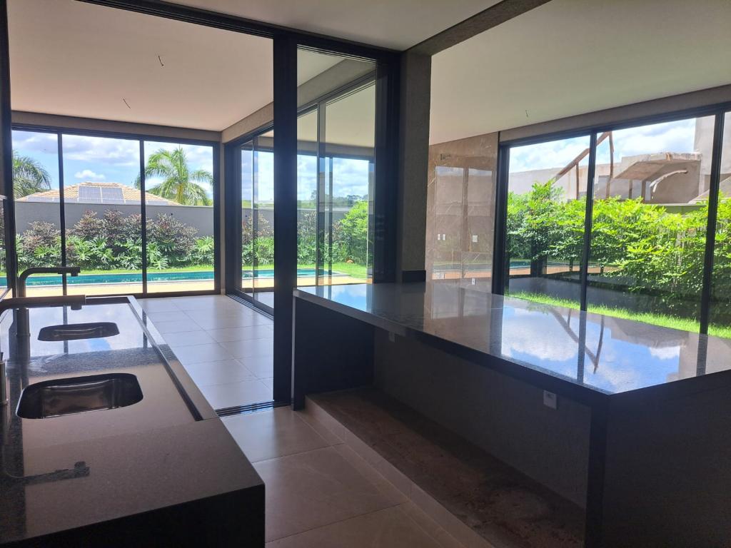 Casa de Condomínio à venda com 4 quartos, 420m² - Foto 4