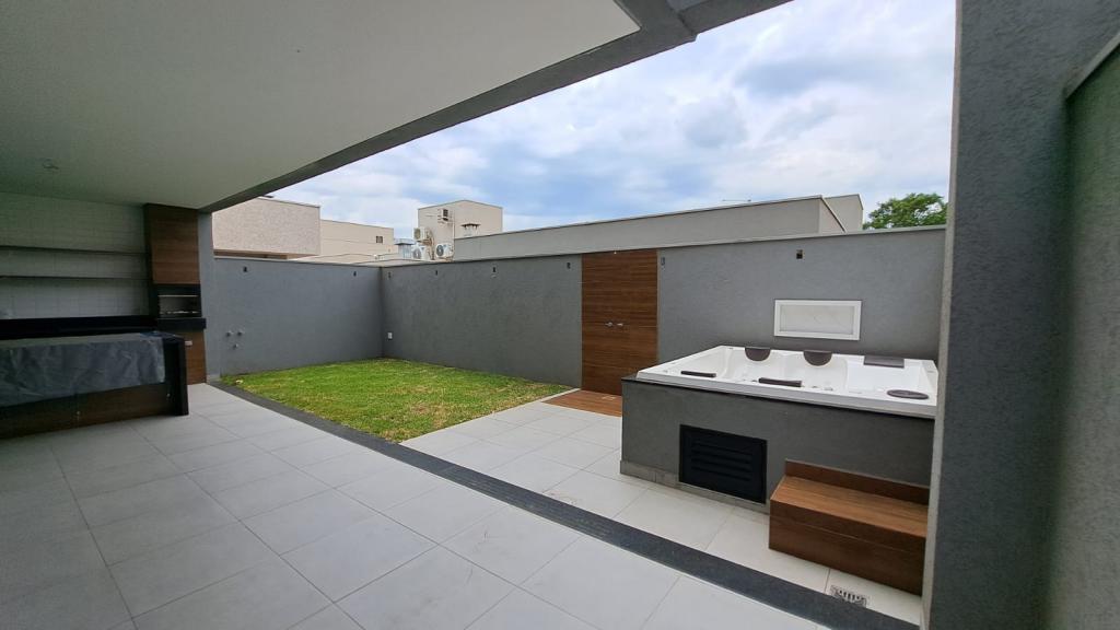 Casa de Condomínio à venda com 3 quartos, 245m² - Foto 1