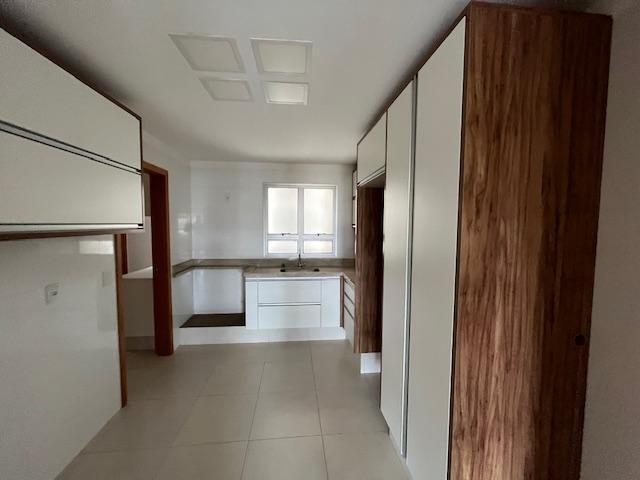 Apartamento à venda com 3 quartos, 140m² - Foto 8