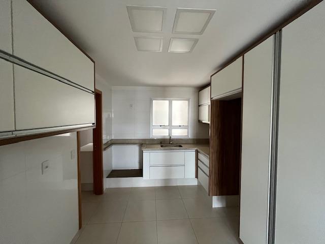 Apartamento à venda com 3 quartos, 140m² - Foto 11