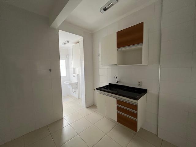 Apartamento à venda com 2 quartos, 70m² - Foto 2