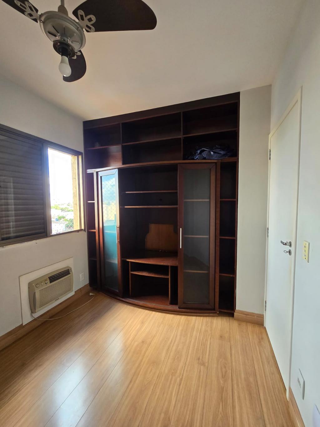 Apartamento à venda com 3 quartos, 91m² - Foto 2