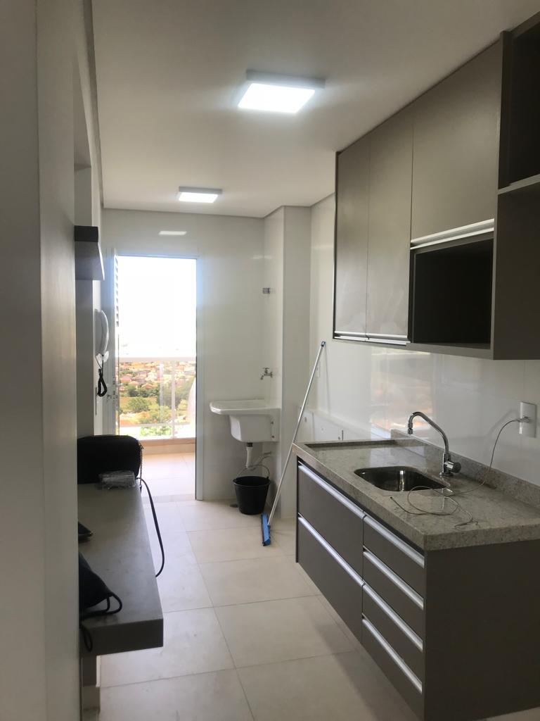 Apartamento à venda com 2 quartos, 71m² - Foto 3