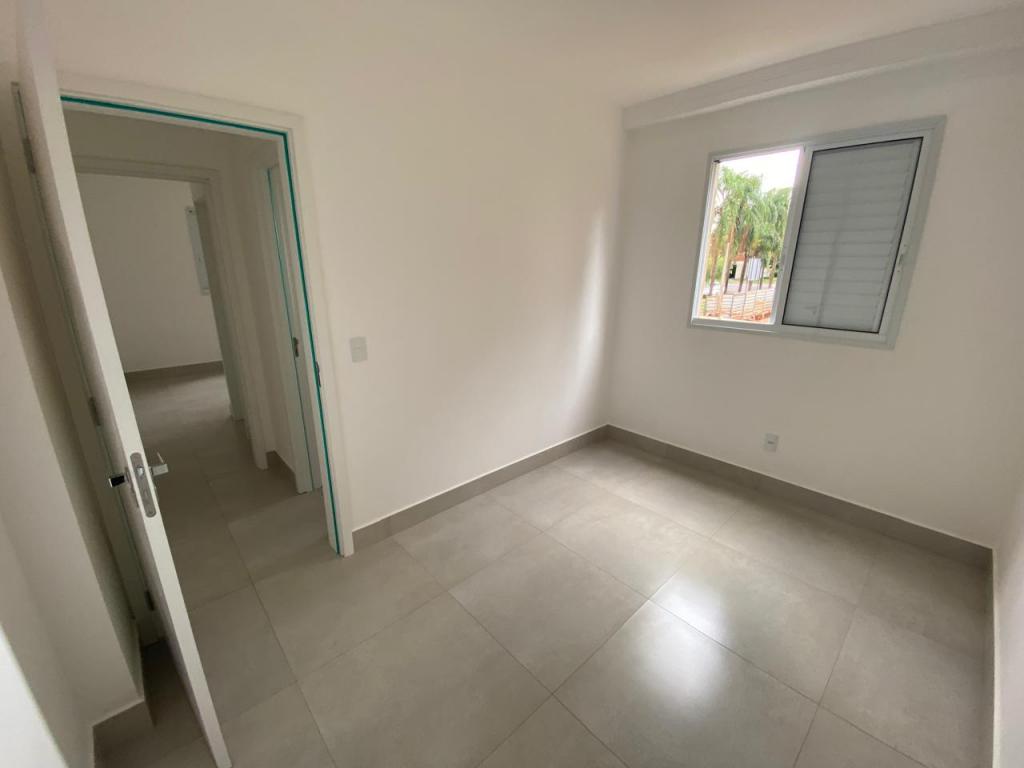 Apartamento à venda com 2 quartos, 67m² - Foto 2