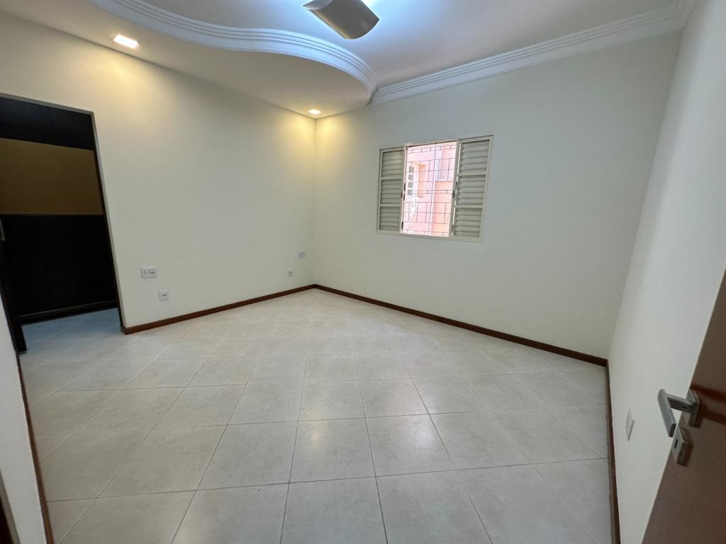 Casa à venda com 5 quartos, 324m² - Foto 26