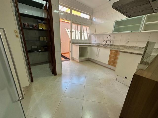 Casa à venda com 5 quartos, 324m² - Foto 31