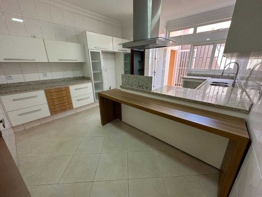 Casa à venda com 5 quartos, 324m² - Foto 6