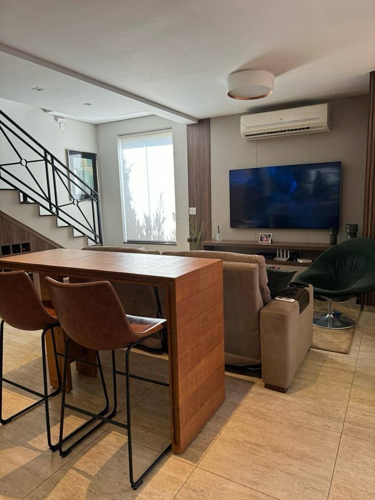 Casa de Condomínio à venda com 4 quartos, 259m² - Foto 2