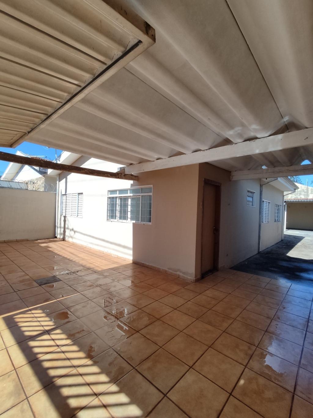 Casa à venda com 4 quartos, 140m² - Foto 1