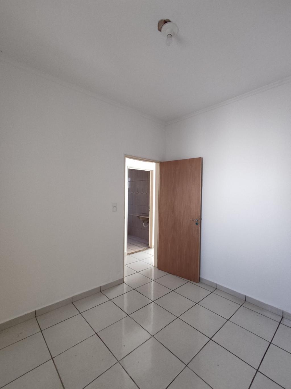 Casa à venda com 4 quartos, 140m² - Foto 2