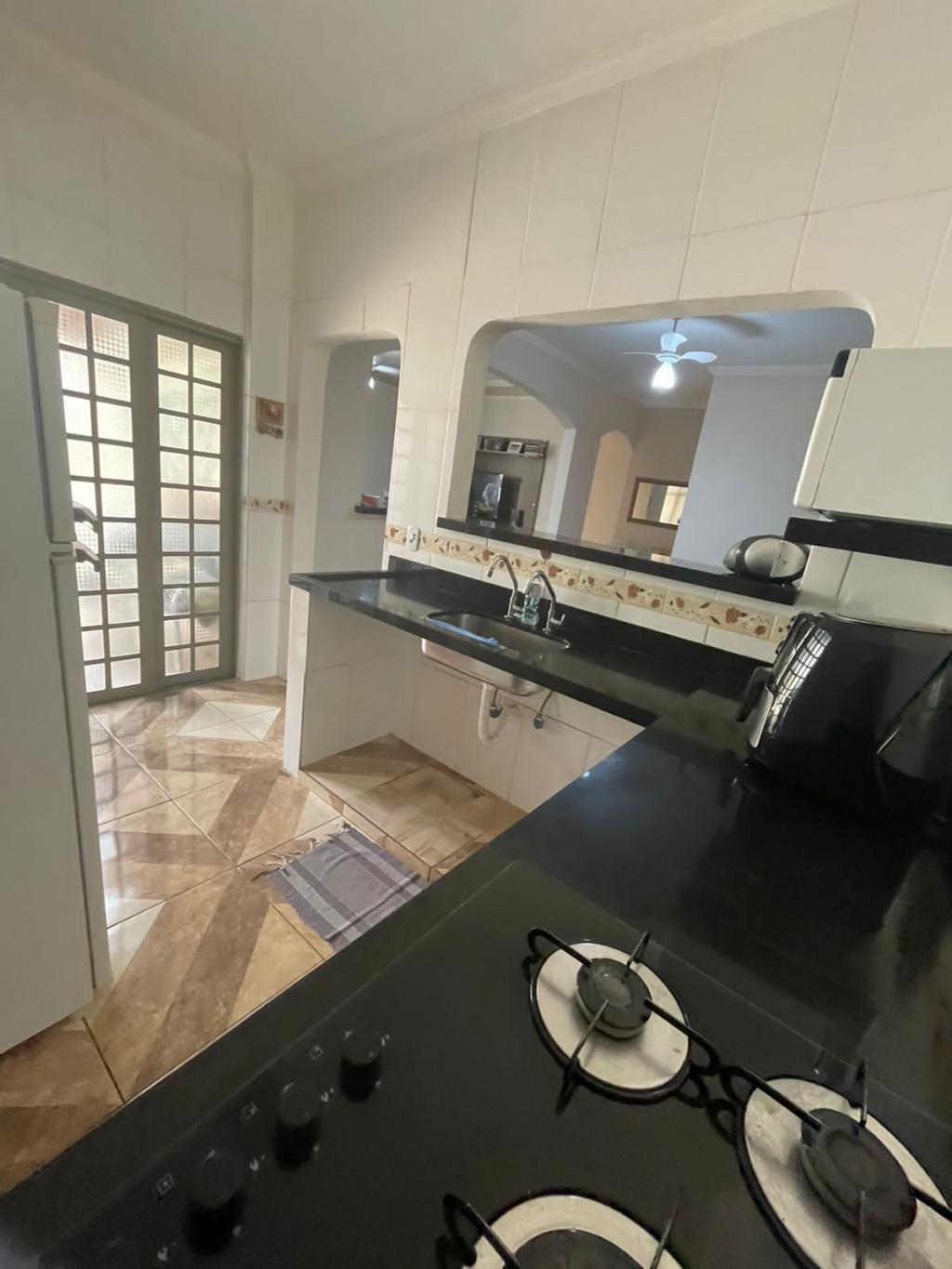 Casa à venda com 2 quartos, 155m² - Foto 4