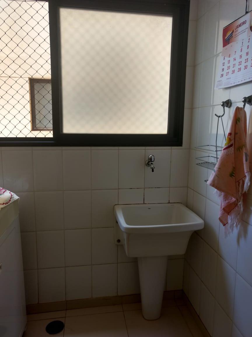 Apartamento à venda com 3 quartos, 95m² - Foto 2