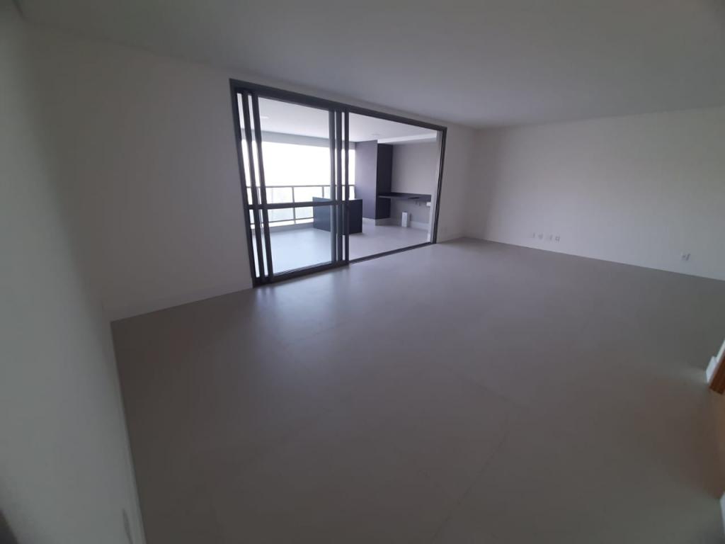 Apartamento à venda com 3 quartos, 227m² - Foto 5