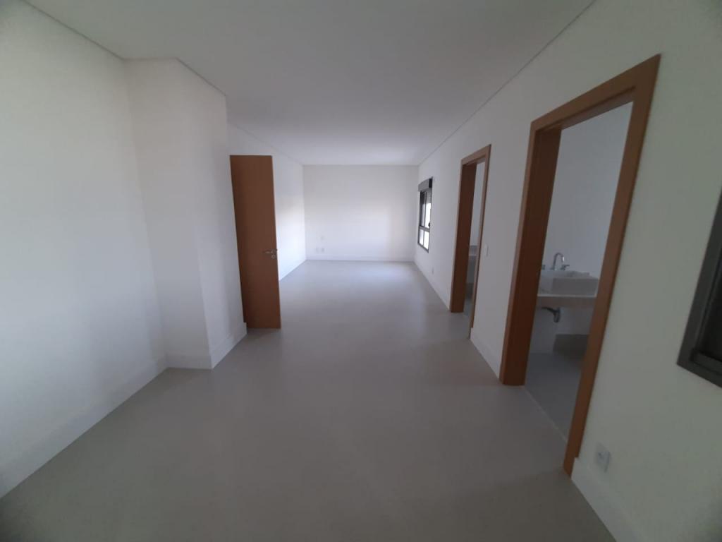 Apartamento à venda com 3 quartos, 227m² - Foto 7