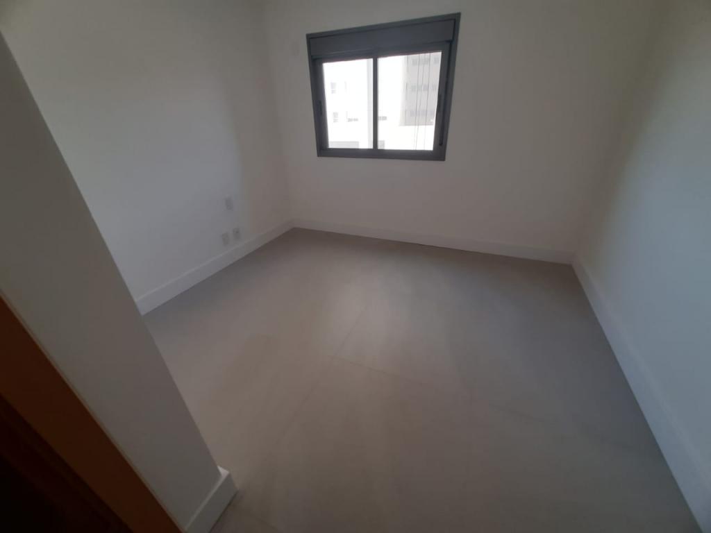 Apartamento à venda com 3 quartos, 227m² - Foto 8