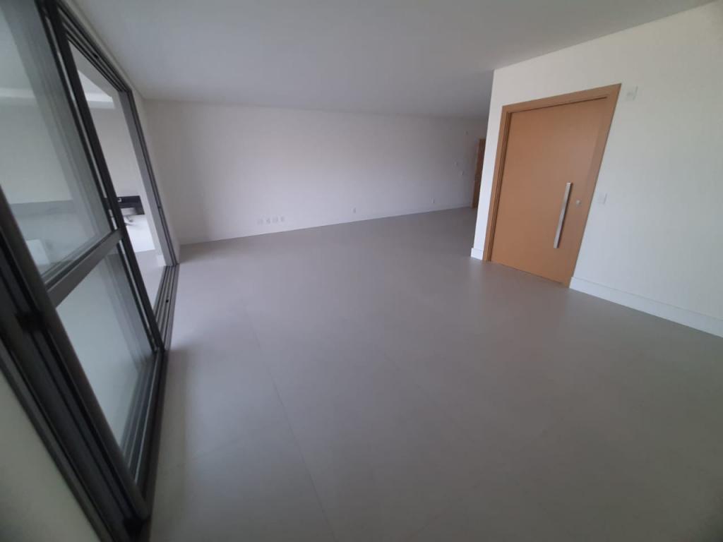 Apartamento à venda com 3 quartos, 227m² - Foto 9