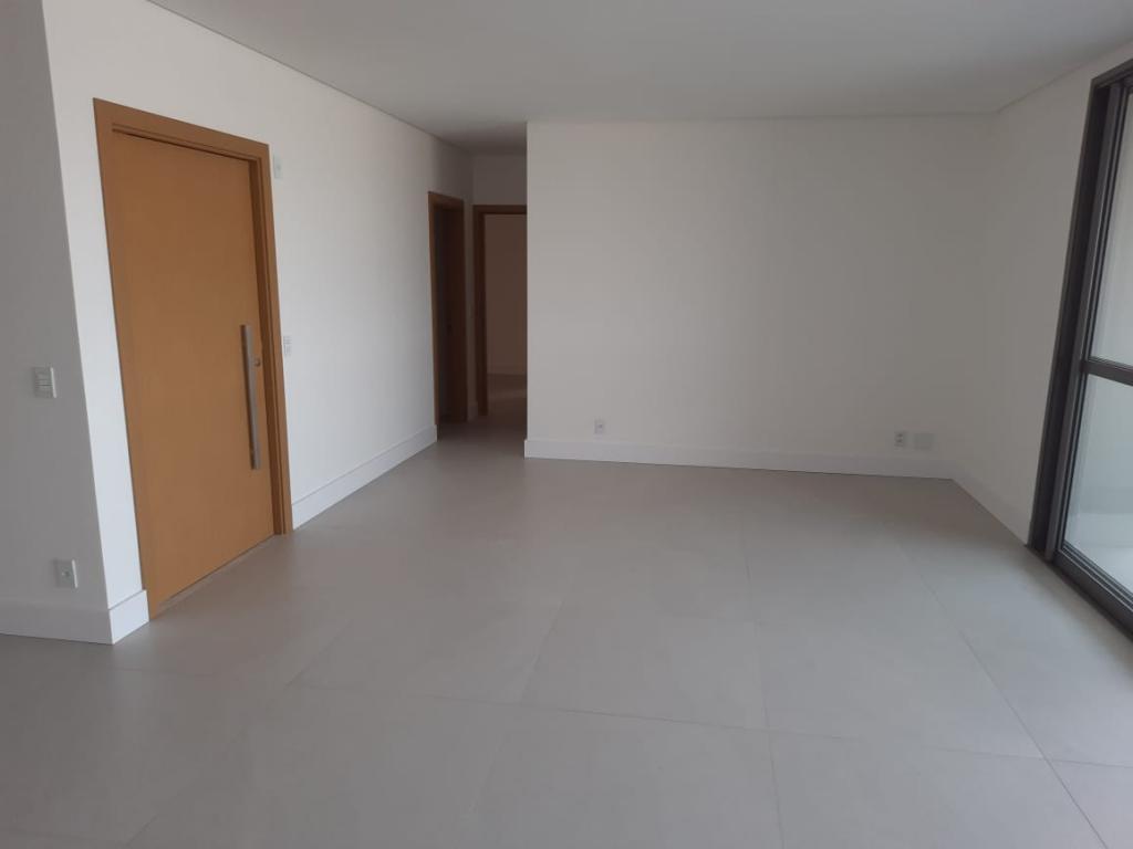 Apartamento à venda com 3 quartos, 227m² - Foto 13