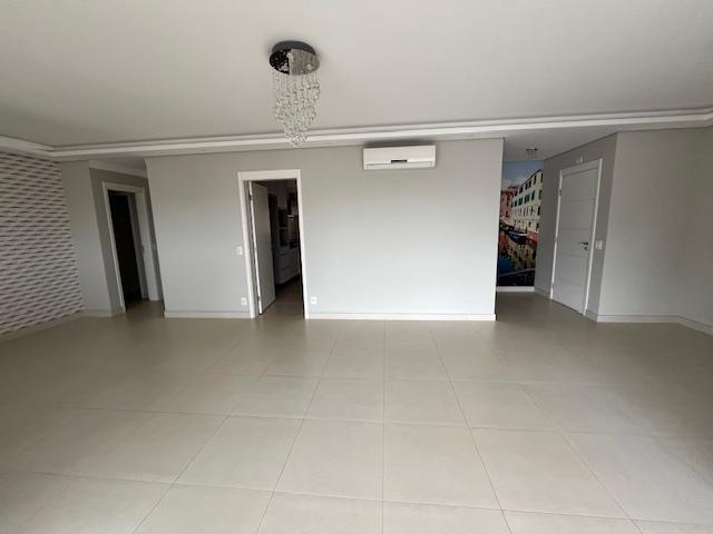 Apartamento à venda com 3 quartos, 156m² - Foto 9