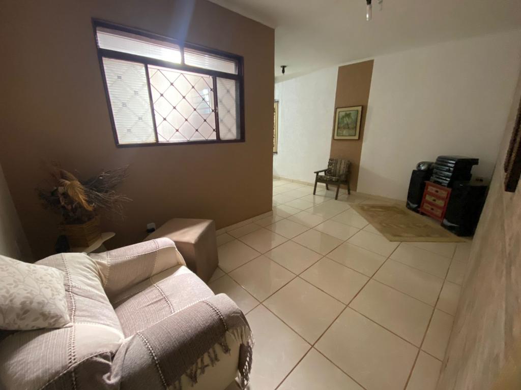 Casa à venda com 4 quartos, 185m² - Foto 2