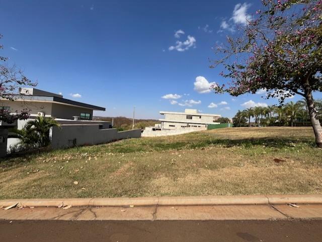 Terreno à venda, 640m² - Foto 1