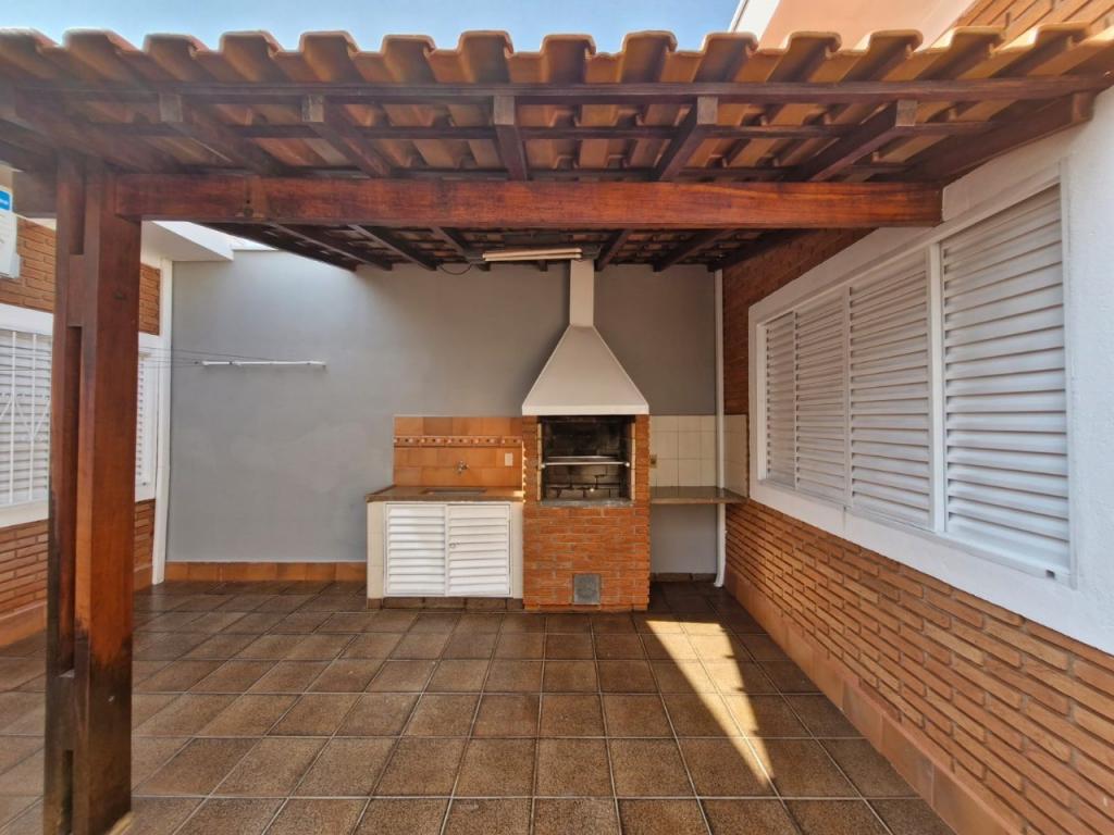 Casa à venda com 4 quartos, 185m² - Foto 1