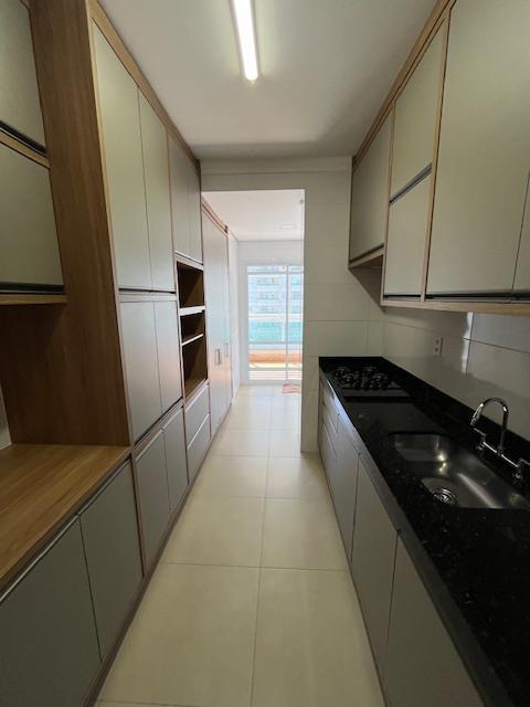 Apartamento à venda com 3 quartos, 107m² - Foto 2