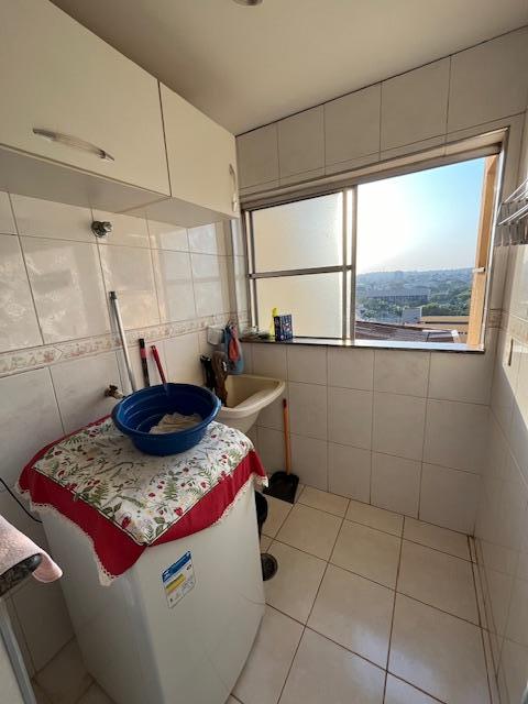 Apartamento à venda com 2 quartos, 70m² - Foto 2