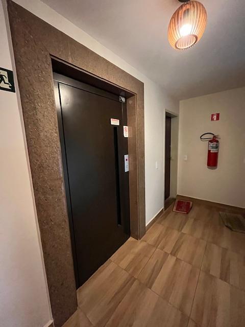 Apartamento à venda com 2 quartos, 65m² - Foto 2