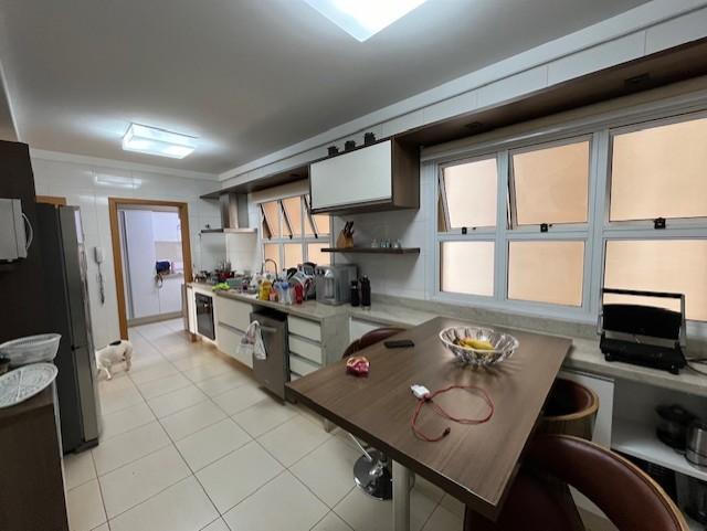 Apartamento à venda com 3 quartos, 180m² - Foto 19