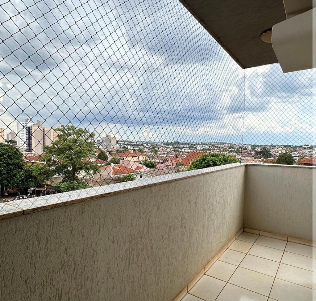 Apartamento à venda com 3 quartos, 137m² - Foto 2