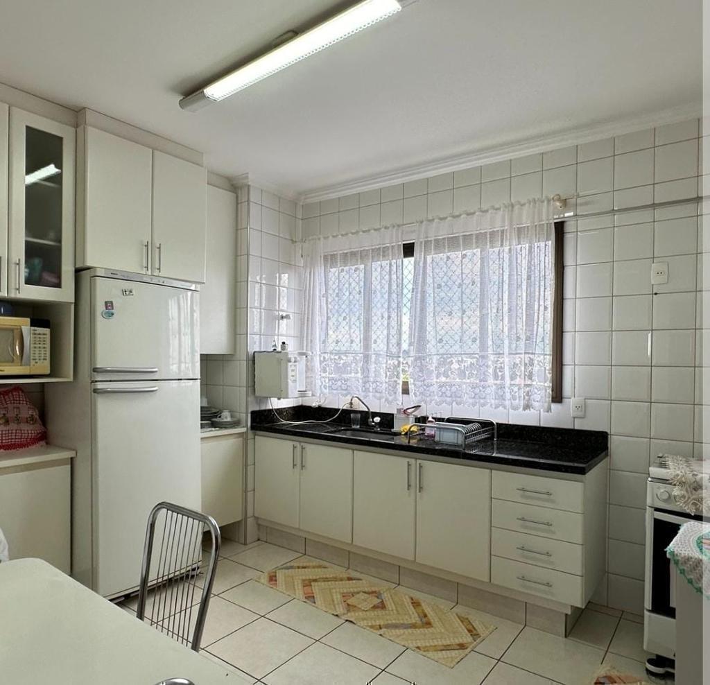 Apartamento à venda com 3 quartos, 137m² - Foto 6