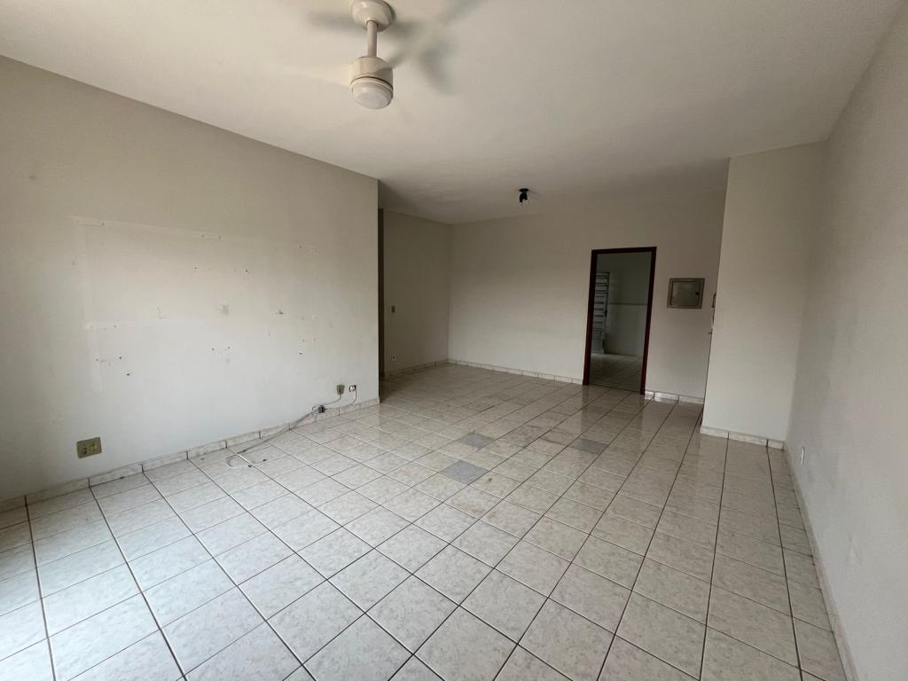 Apartamento à venda com 3 quartos, 106m² - Foto 2