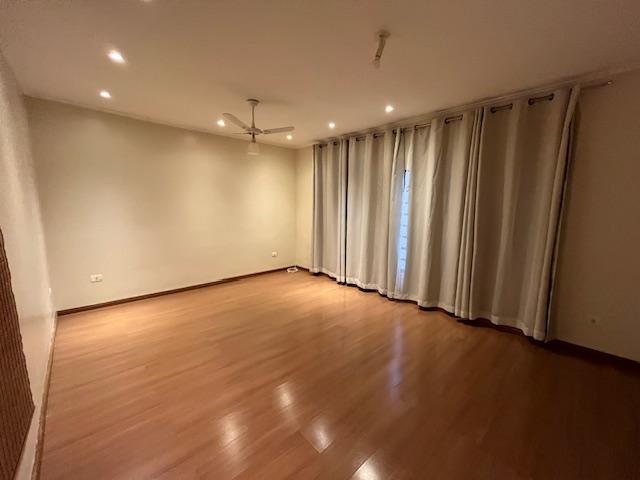 Casa à venda com 4 quartos, 162m² - Foto 1