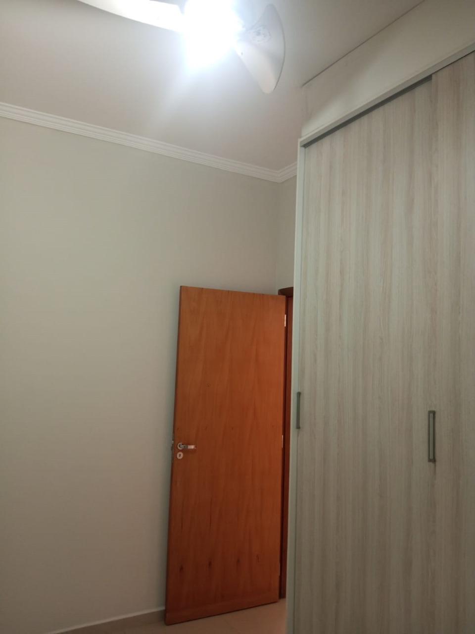 Apartamento à venda com 2 quartos, 70m² - Foto 2