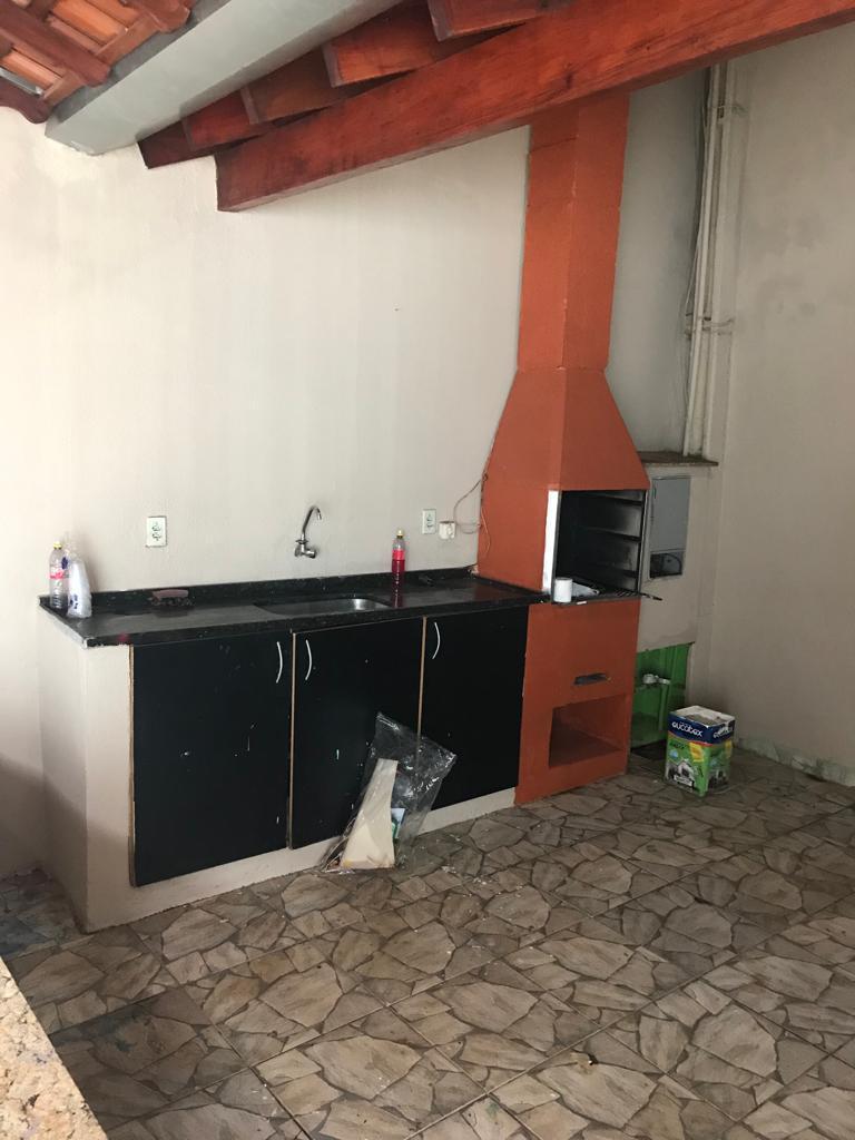 Casa à venda com 3 quartos, 77m² - Foto 2